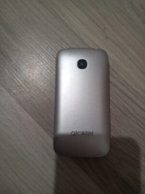 Se prodava Alcatel 2051D telefonot e ispraven i prima karticki